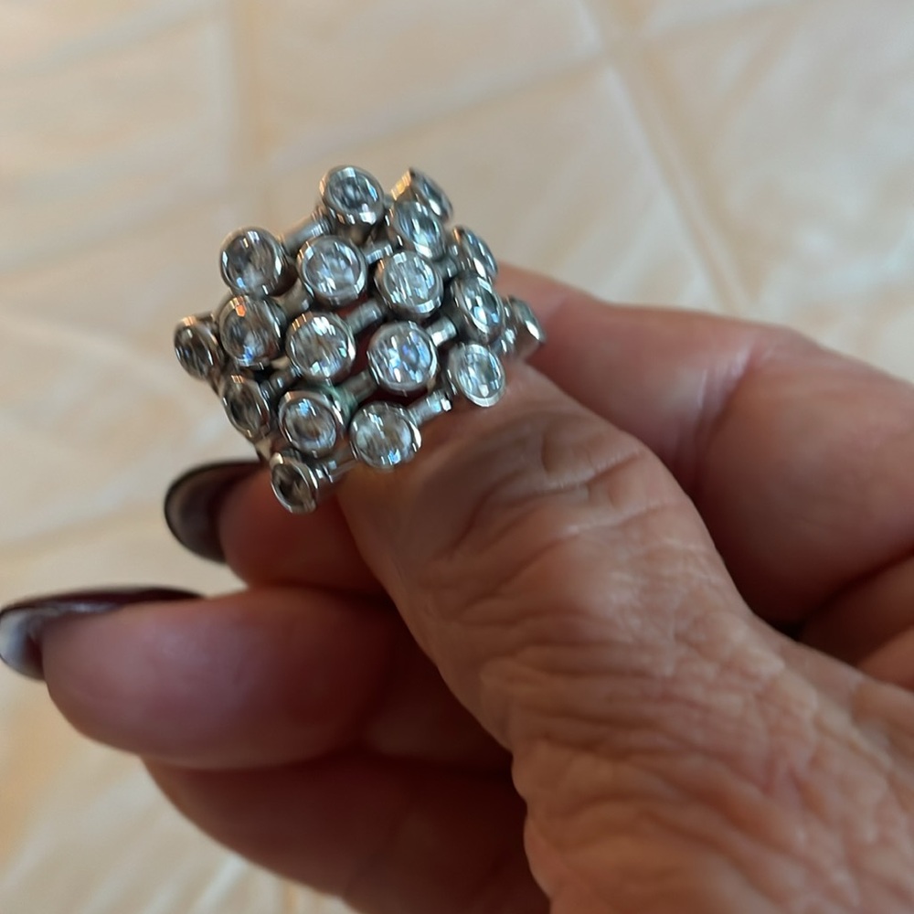 Elegant Silver Crystal Ring